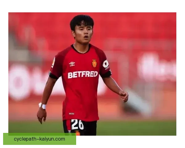 久保建英在意甲转会绯闻中表现引人关注，未来去向备受球迷期待