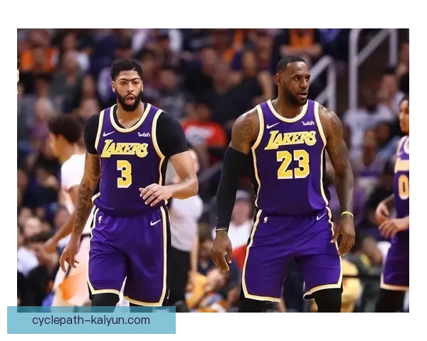 戴维斯在近期比赛中的影响力持续提升，状态备受关注