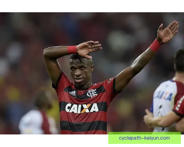 维尼修斯与皇马球迷关系良好，展现出强烈的归属感与支持。