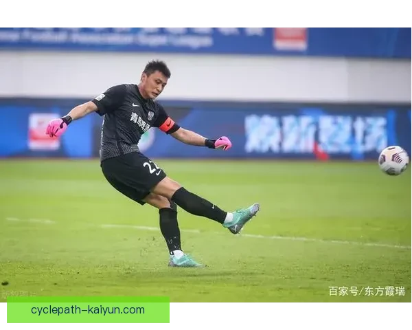 伊萨克禁区跑动表现稳健，提升球队进攻威胁性